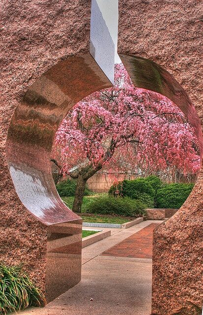 Moongate Garden, Washington DC  // Great Gardens & Ideas //
