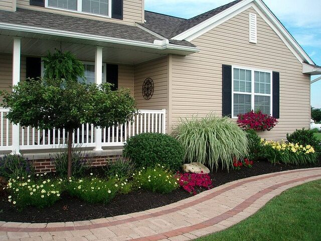 Front sidewalk idea… Skelton Lawrence-Kirk…a curved front sidewalk instead of striaght???