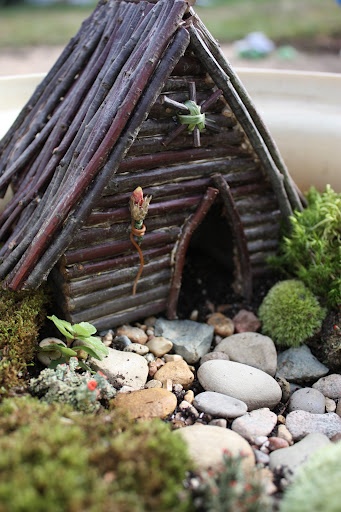 A tutorial on how to make this fairy cottage.