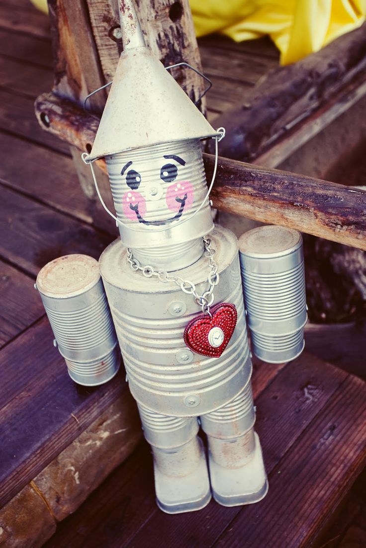 omg. i want my own tinman to stand in my garden! love this. Not very hard to make and sooo cute!!