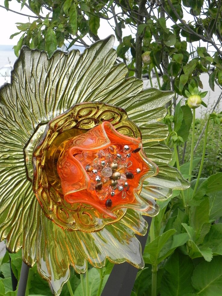 design art glass | This glass ‘flower’ is blooming even as others begin to fade