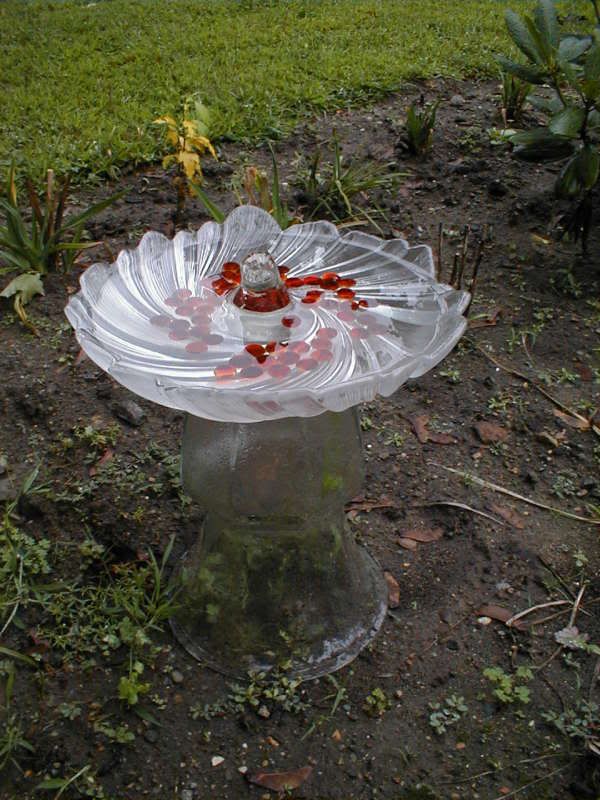garden art from junk | Bonney Lassie: Garden Art and Garden Junk