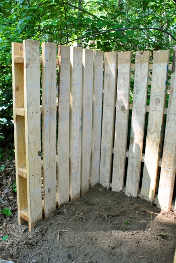 wood pallets as fencing