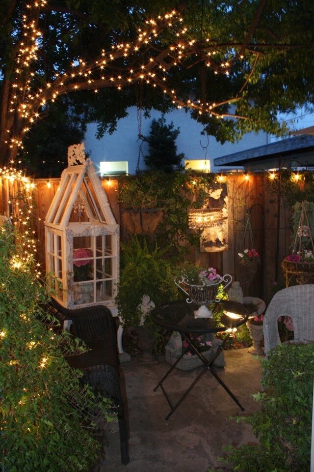 Patio at night ~ Love the tree lights!
