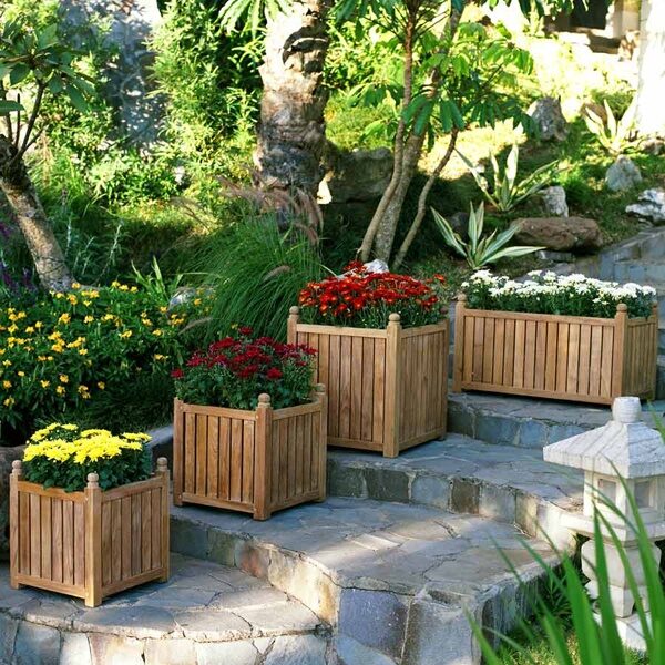 An easy way to add color to your backyard without incurring the expense of creating a full-fledged garden is to build your own planters.For extra savings, plant seeds in your planters instead of starter plants. When it comes to building materials for your planters, pallet wood is an inexpensive option but you can also re-purpose wood that you may have in your garage or basement