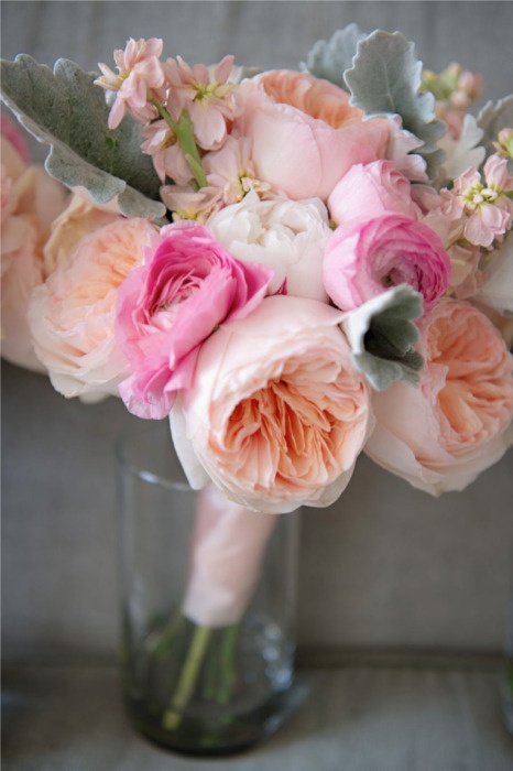 pink bouquet. love the pale pink/orange look here