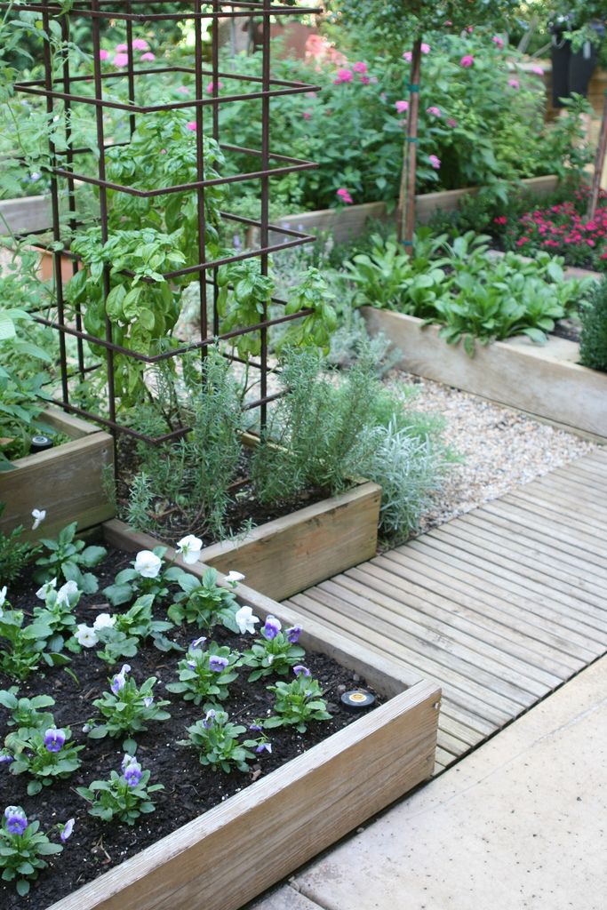 wood and pea gravel paths