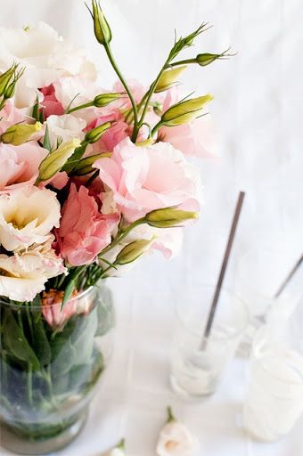 Lisianthus… Table vase?