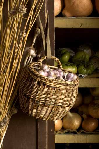 Informative blog-ette about root cellaring including ideal temps for storage and the best containers to use