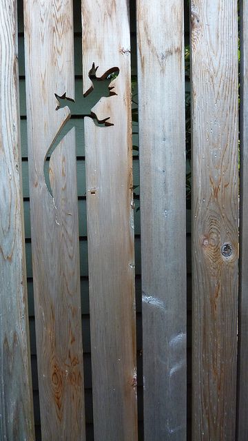 Lizard on the fence…Portland Oregon Garden Tour, fence details, fencing, landscape architecture