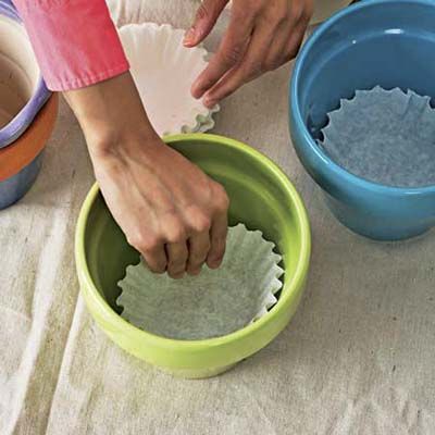 Use coffee filters to keep soil from falling through the hole at the bottom of the pot   gruntman Simard tiens! une bonne idée!