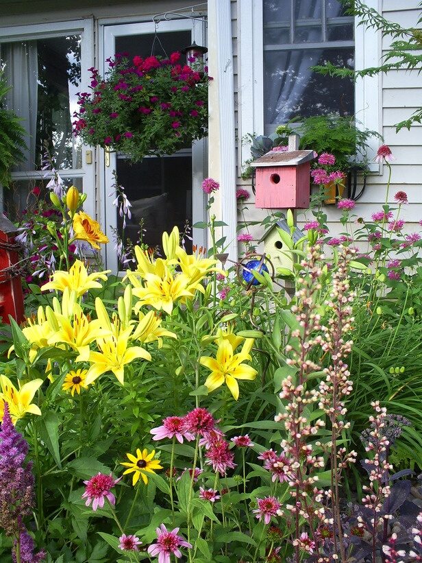Love this cottage garden.