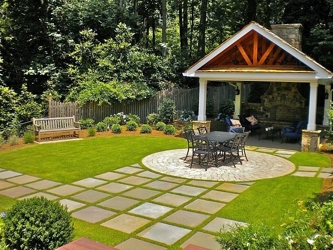 Check out this inviting outdoor living space! It includes a custom dec… :: Hometalk – Nice idea!