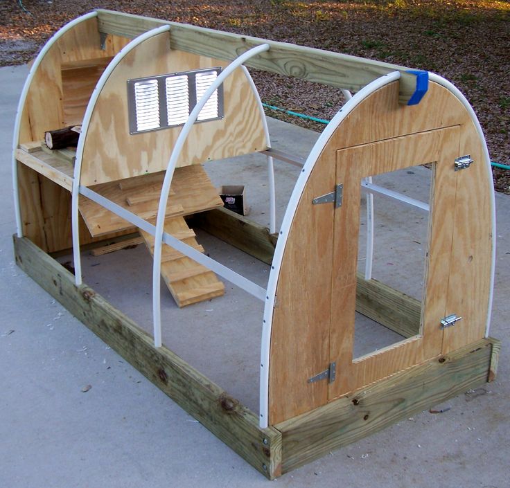 Call me crazy but I think this could be a pretty sweet kids fort or green house for momma;)