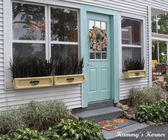 One of my favorite garden container ideas! Found some really neat drawers that came out of dresser. Dresser is missing. Purchased 3 gorgeous drawers and need ideas