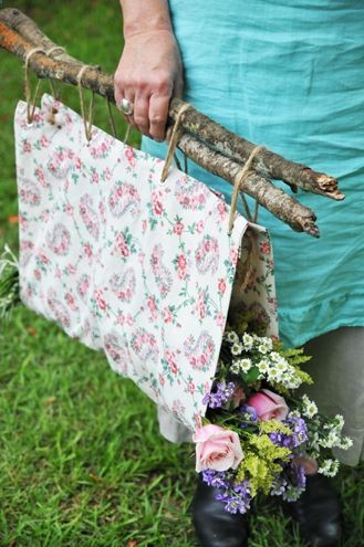 This is cute. cuttings folder…keeps flowers while cutting.
