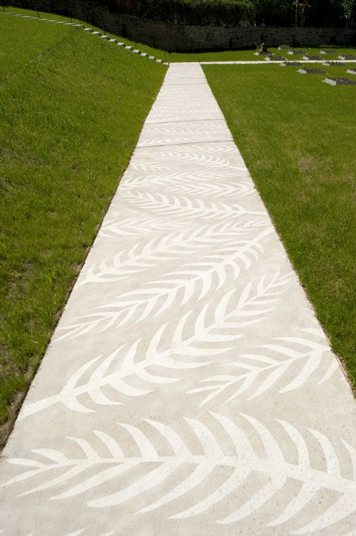 Would love to see this same design done with the leafs of palm trees pressed into the cement for a more textured and organic look.