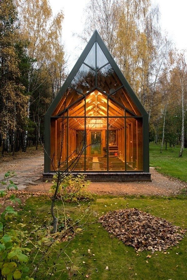 what a gorgeous greenhouse! looks like a cathedral.