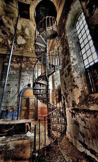 The Infinite Gallery : Abandoned Watertower, Lincolnshire, England