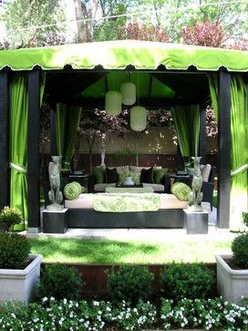 love the black white and green going on here…