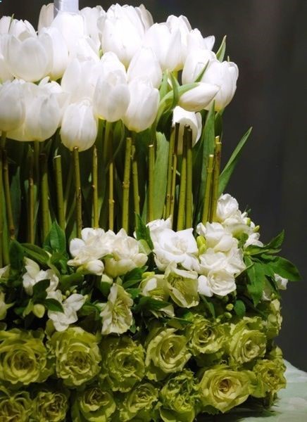 Love this arrangement of white and greens.