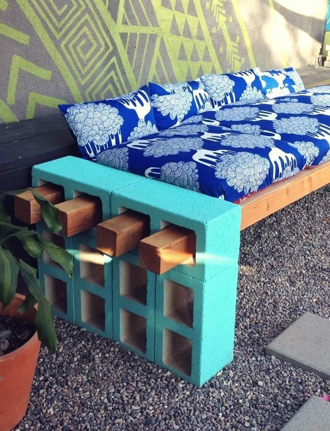cinderblock and wood outdoor seating. DIY – Rugged Thug Rugged Thug