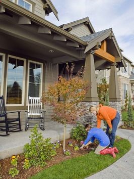 We are looking to start another flower bed in front of the house – here are suggestions on landscapping designs!