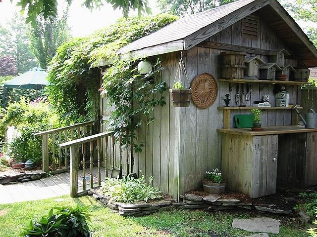 potting bench outside the shed…