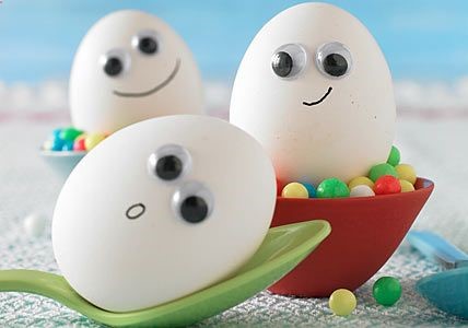 such an easy cute way to decorated Easter Eggs
