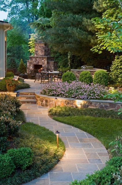 traditional landscape by SURROUNDS Landscape Architecture   Construction