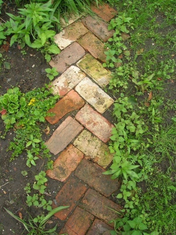 Simple Brick Path