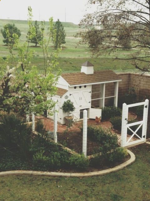 I love the little fenced in area…..but that is the most beautiful chicken coop I have ever seen!!!!