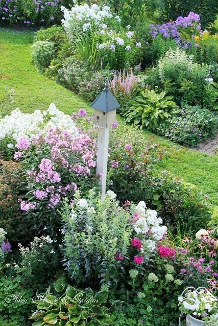 Charming garden by Aiken House  Gardens