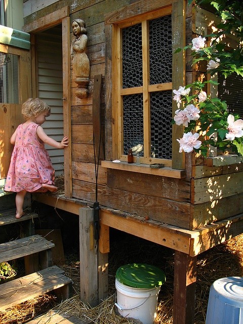 Gonna get some eggs to cook  dye. Im heading to the barn after this gathering in the chookhouse…………….